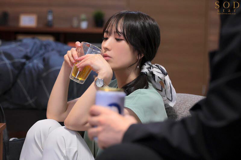 苦手な同僚と飲み会帰りに勢いでワンナイトしてしまったら膣奥フィットするチ〇ポの相性が良すぎて人生最高の絶頂感を味わってしまい…全然好きじゃないのにおかわりセックスしまくった 小湊よつ葉 画像2