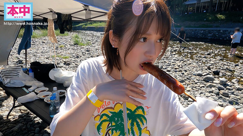 男2女2で職場の後輩たちと一緒に河原BBQに行く予定が、前日ドタキャンされて、バイトの女の子と二人で行くことに 一度やったら火がつきすぎちゃって、朝まで延長お泊り・夜●い・すっぴんめちゃくちゃ中出ししまくった。 川遊びしてびしょびしょになって、休憩… 優梨まいな 画像2