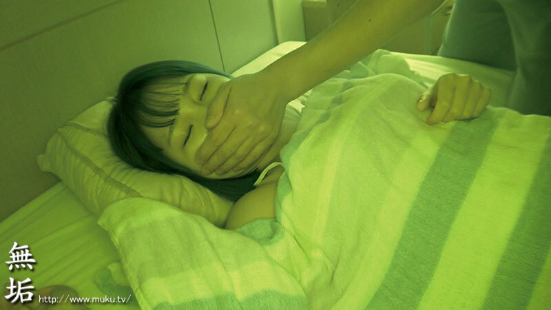 盗撮、家宅侵入、眠っている少女に覆いかぶさって…。 睡眠学習。総集編4時間 画像6